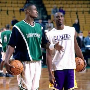 Antoine Walker and Kobe Bryant talk during warmups as young stars.